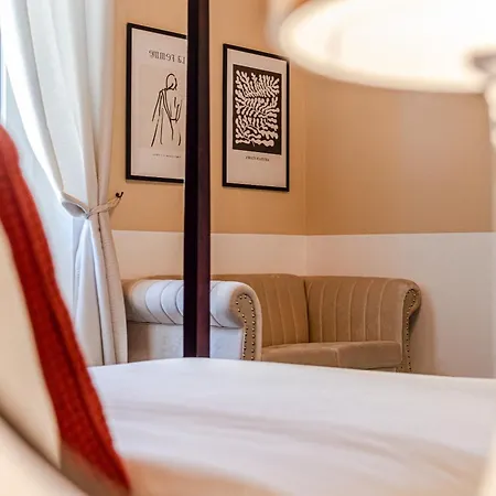 Alojamento de Acomodação e Pequeno-almoço Flux Your 3*